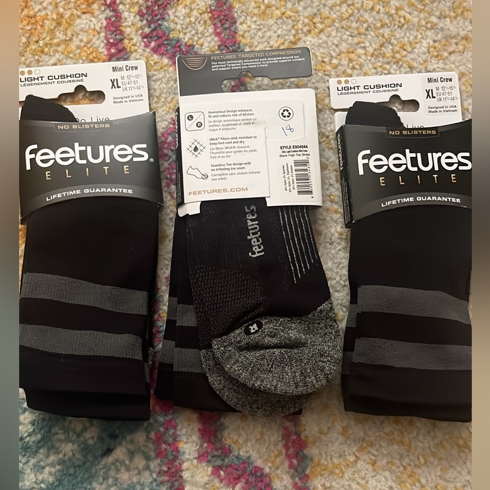 Feetures Elite Black and Gray Athletic Socks